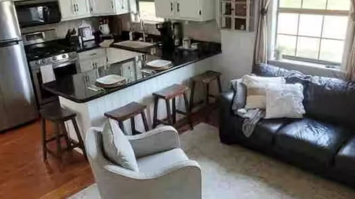 Royal Cabin | Charming 2-bedroom cabin with WiFi, fire pit, AC, pets welcome in quaint Royal