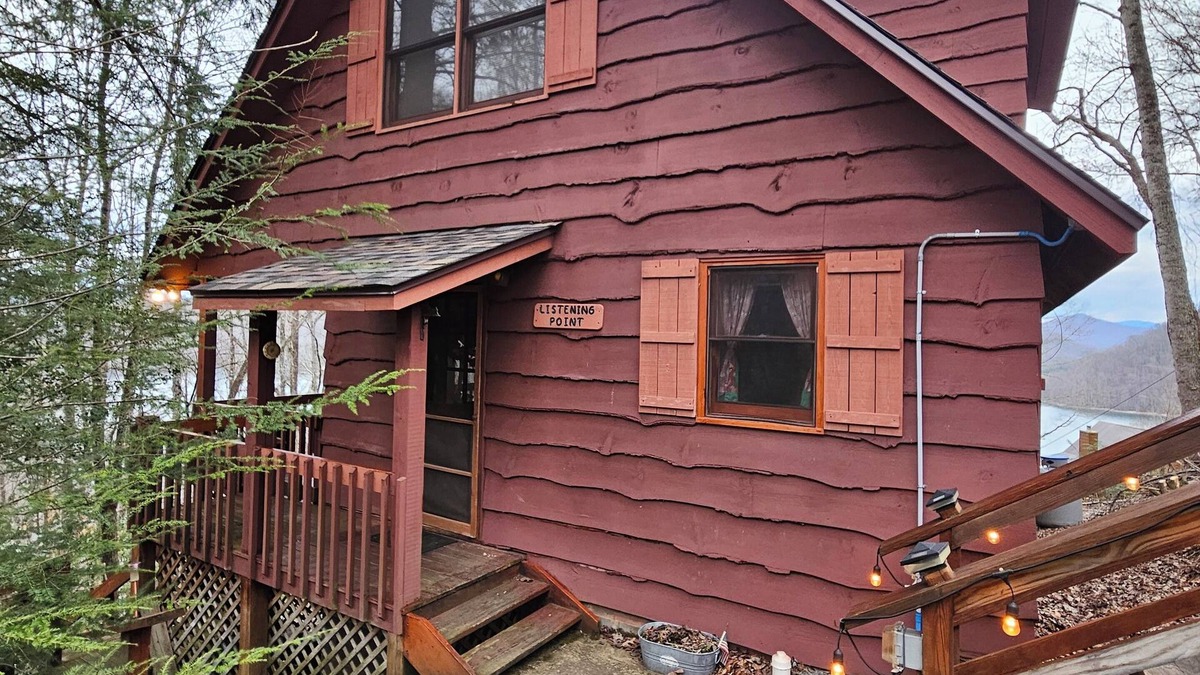 Topton Cabin | Charming 2-bedroom cabin in Topton