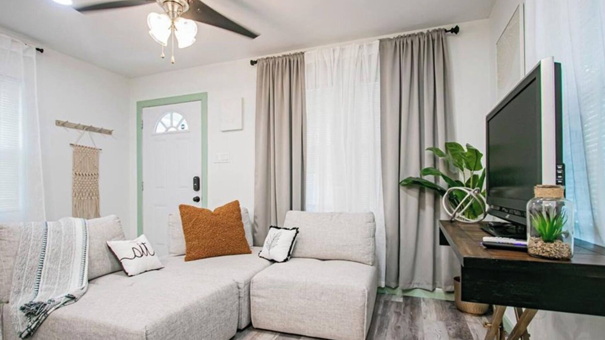Pharr House | Charming 2-bedroom CASITA with AC and WiFi in Pharr
