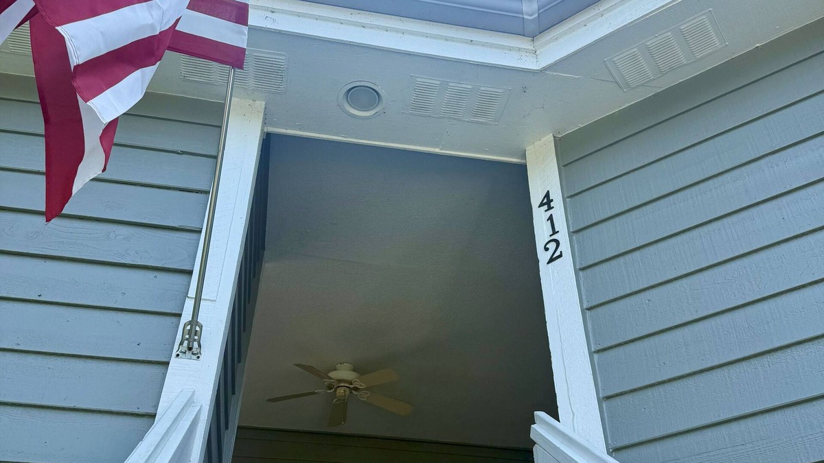 Hampstead Condo | Charming 2-bedroom condo only 20 minutes from the famous Topsail Island