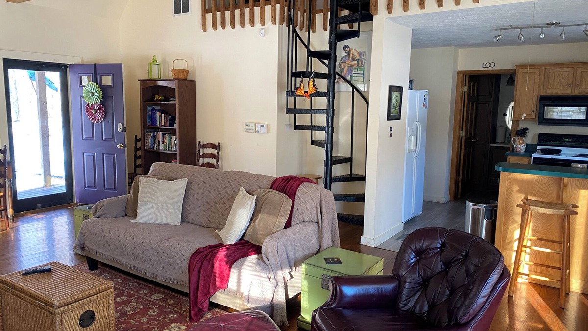 Bradford Cottage | Charming 2-bedroom cottage with WiFi, AC in wonderful New Pekin
