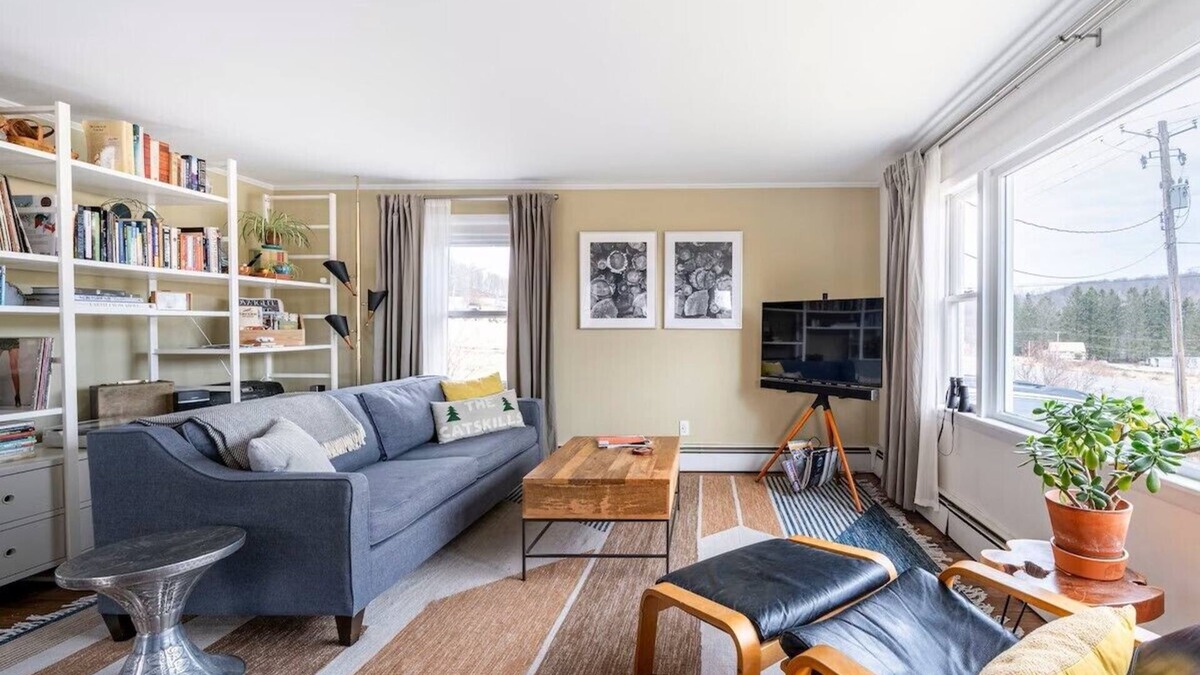 Fishs Eddy Cottage | Charming 2-bedroom Country Cottage with Hot Tub