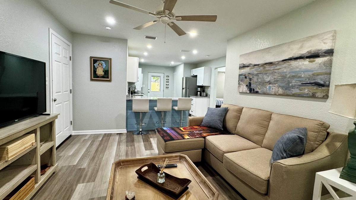 Northeast Pensacola Cottage | Charming 2-bedroom cottage with full kitchen and WiFi in Pensacola. Sleeps 4.