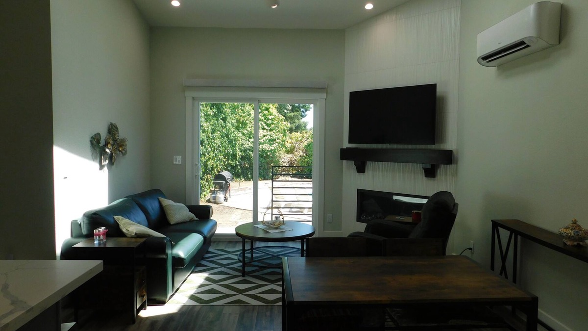 San Ramon Cottage | Charming 2-bedroom cottage in lovely San Ramon, CA near highway for easy commute