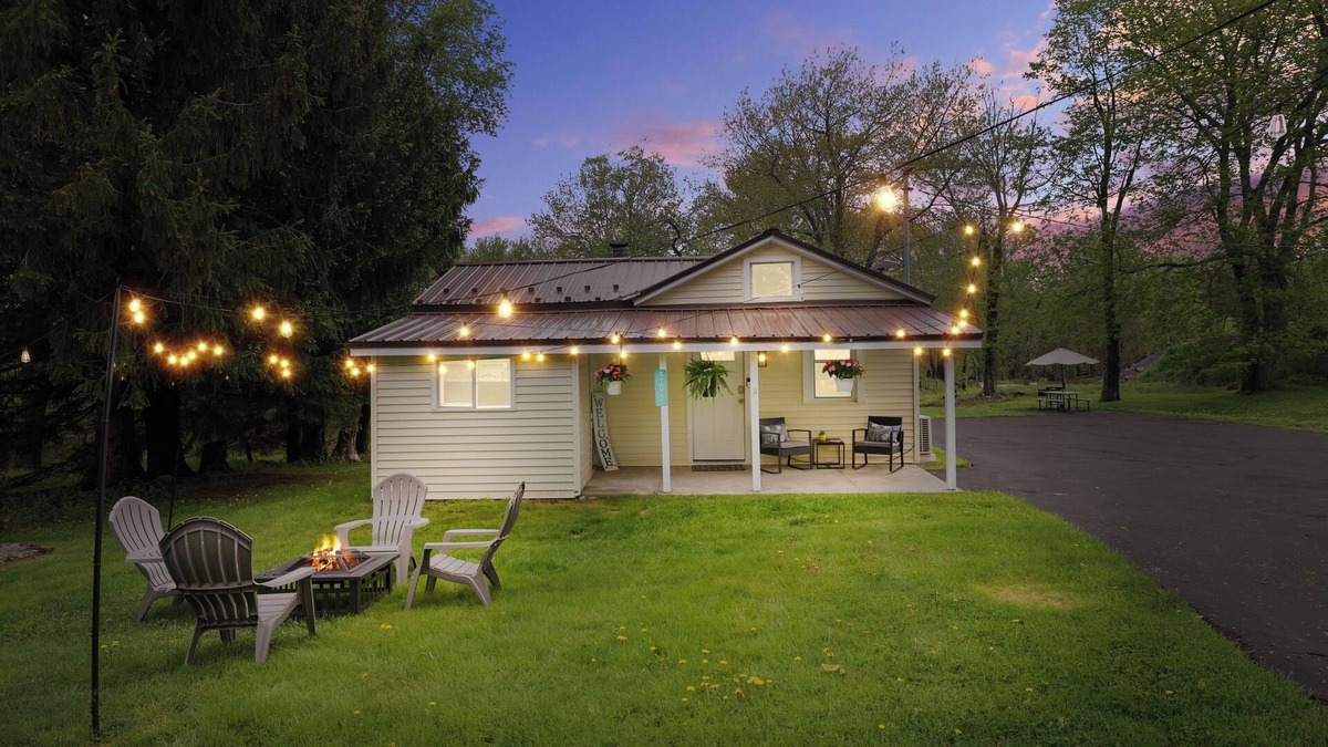 Tobyhanna Cottage | Charming 2-bedroom cottage in tranquil Tobyhanna with WiFi