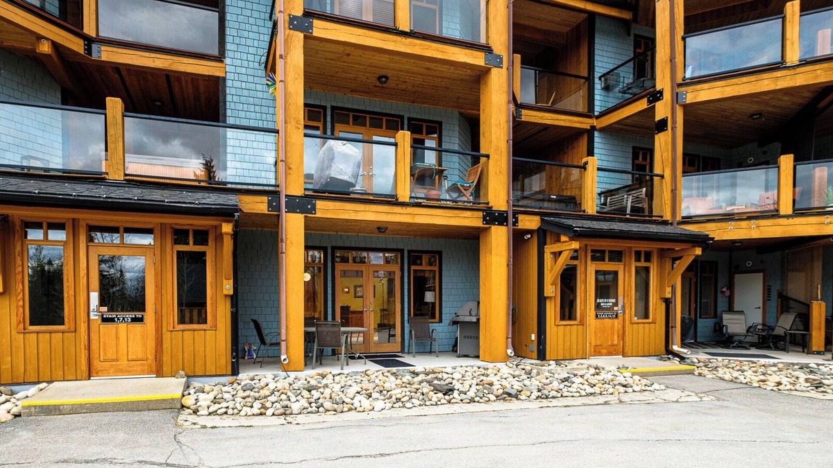 Kootenay Boundary Condo | Charming 2-bedroom condo!