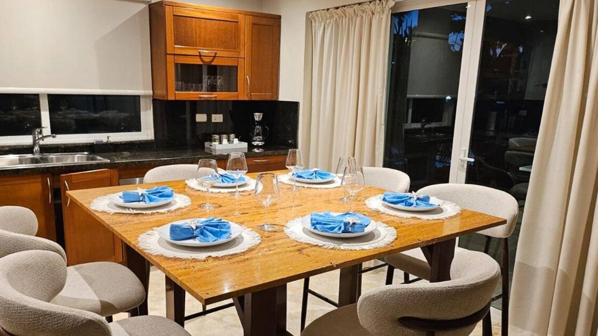 El Limon Condo | Charming 2-bedroom condo on the beach in El Limón with AC, WiFi, and Pool.
