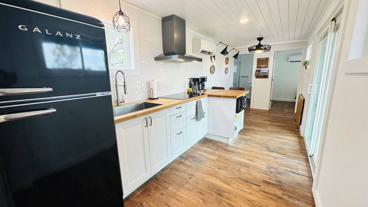 Mason House | Charming 2-bedroom container home on 32 secluded acres!