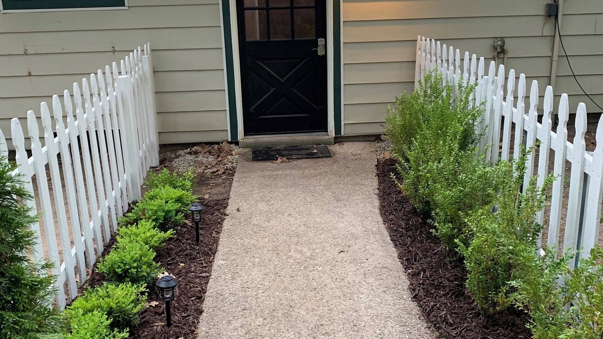 Kalkaska Cottage | Charming 2-bedroom cottage on beautiful Bear Lake with WiFi and AC in Kalkaska.