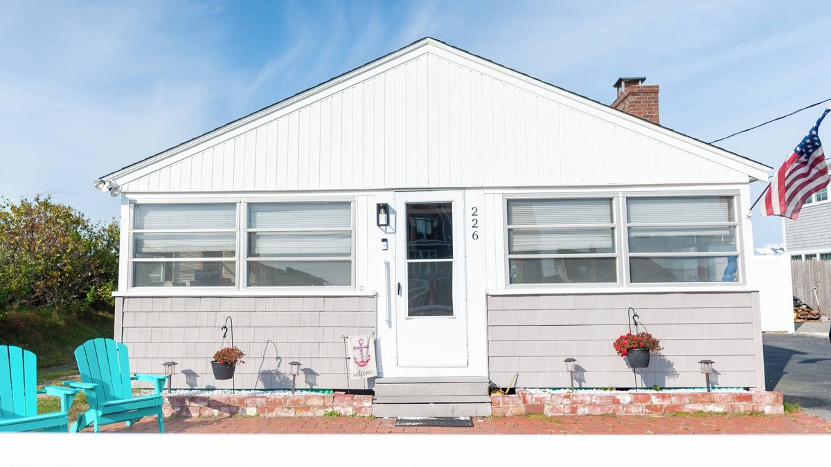 Seabrook Cottage | Charming 2-bedroom cottage at fabulous Seabrook Beach with breathtaking sunsets!