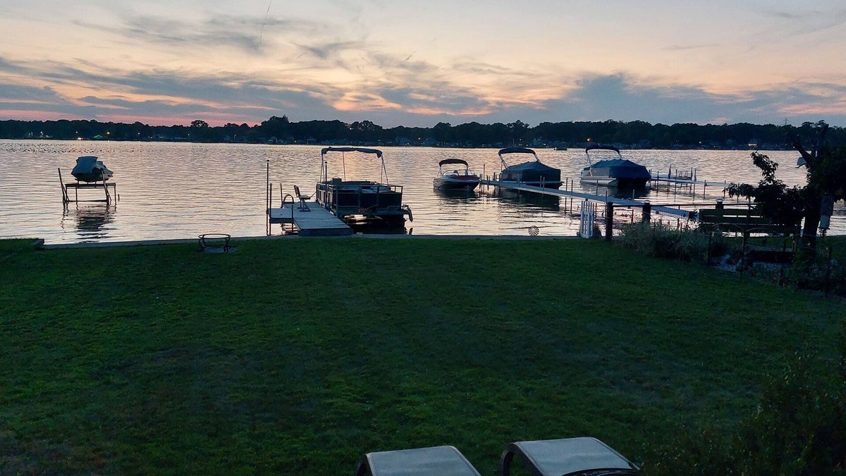 Simonton Lake Cottage | Charming 2-bedroom cottage "on Simonton Lake" in delightful Elkhart with WiFi