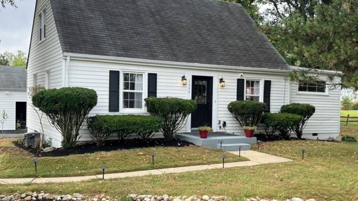 Lebanon House | Charming 2-bedroom cottage just off i71 near Kings Island and Lebanon