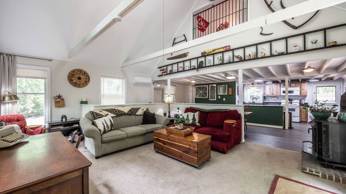 Madison Cottage | Charming 2-bedroom cottage in lovely Madison with WiFi, AC
