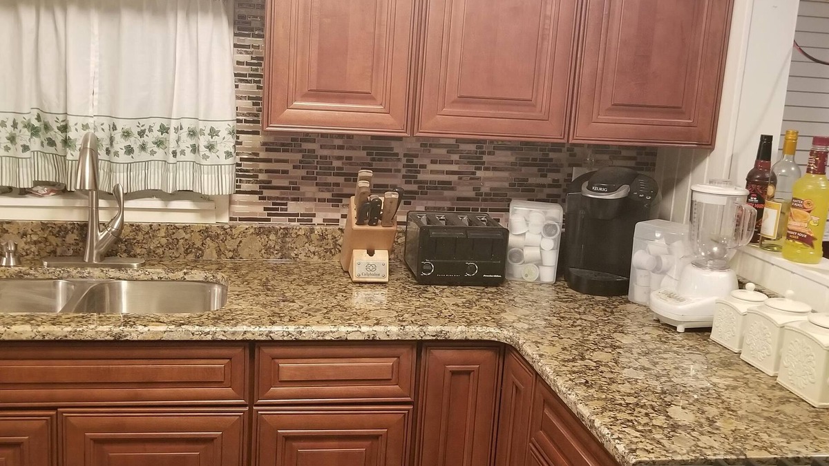 Monroe County Cottage | Charming 2-bedroom cottage with WiFi, AC in fabulous Newport with view