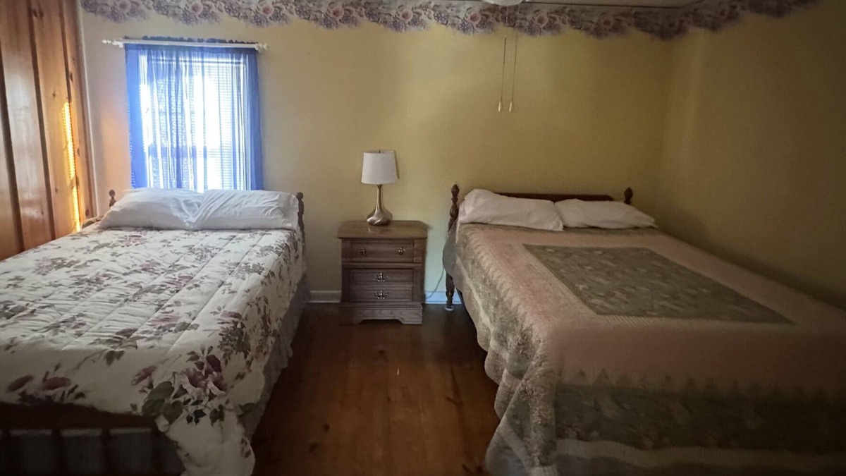 Oakdale Cottage | Charming 2-bedroom cottage in Oakdale with WiFi, AC