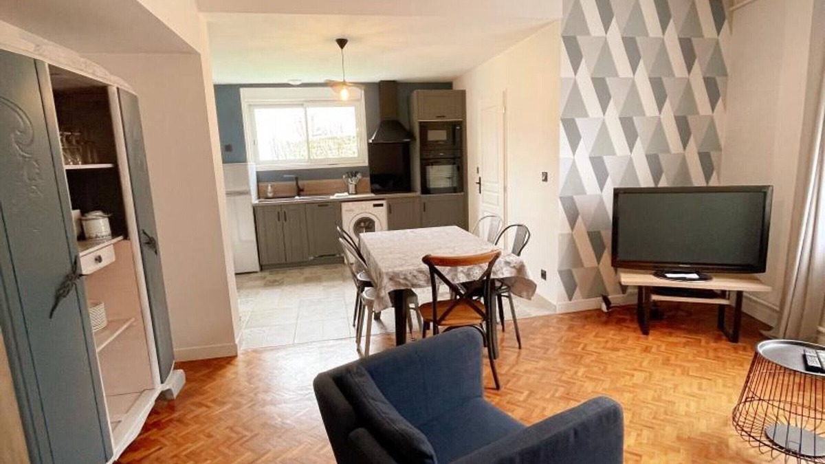 Couffy Cottage | Charming 2-Bedroom Cottage with Garden, BBQ, Near Zoo & Chateaux