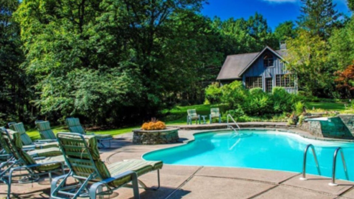 Highland Lake Cottage | Charming 2-bedroom cottage in delightful Eldred with WiFi
