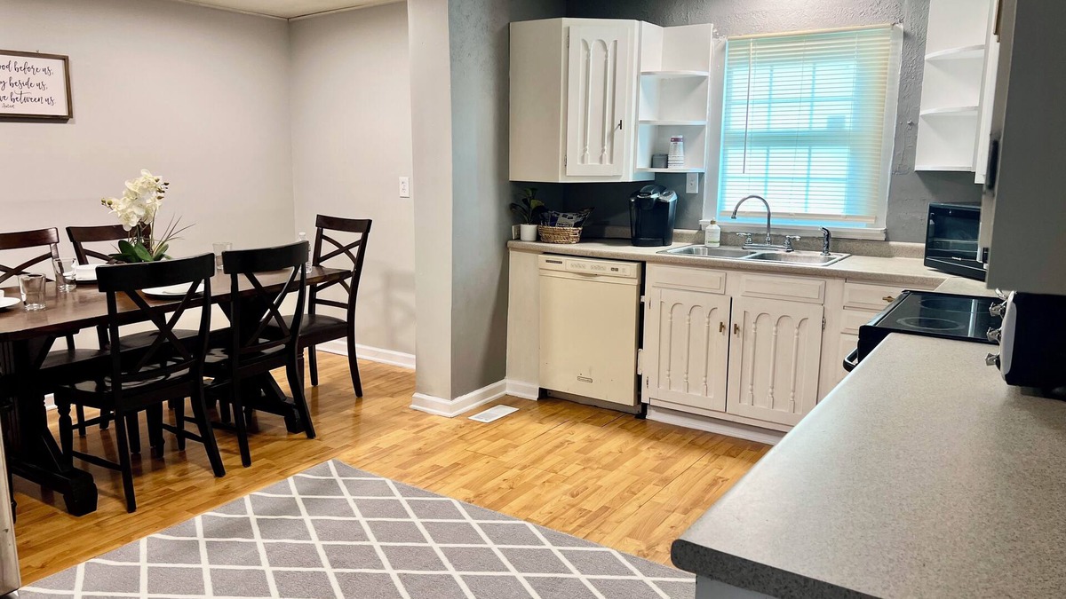 Fulton Cottage | Charming 2-bedroom cottage in fabulous Fulton with AC, WiFi, sleeps 6