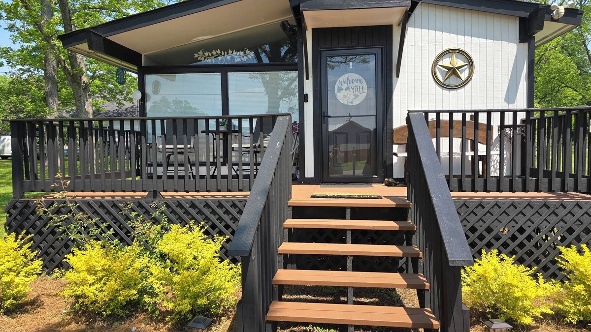 Molena Cottage | Charming 2-bedroom cottage in Molena Ga. Family & pet friendly.