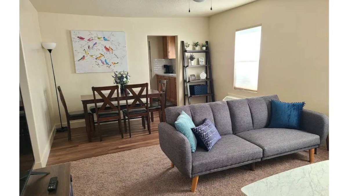 Vernal House | Charming 2 Bedroom cottage- with great access