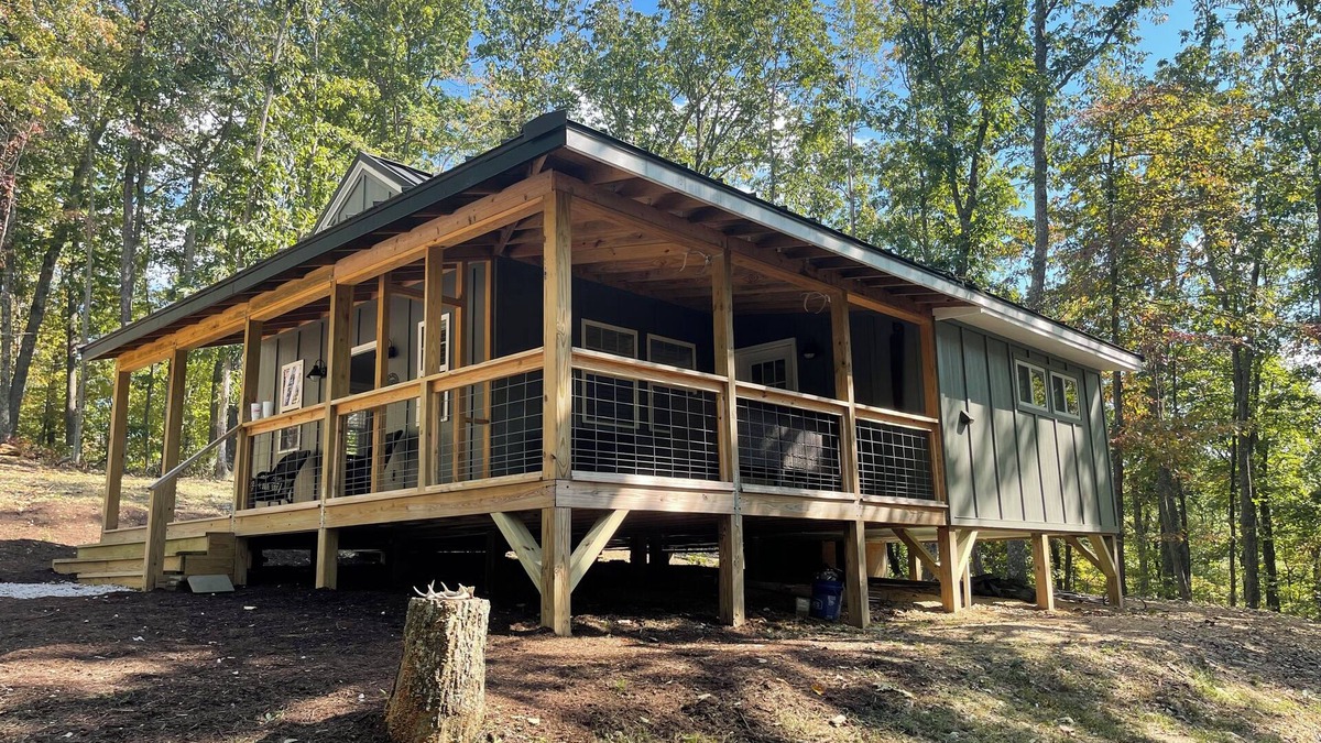 Waneta Cottage | Charming 2-bedroom cottage with WiFi, AC, close to SXS trails in Mckee, KY.