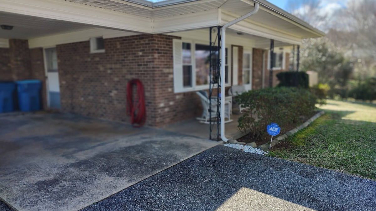 Cajah's Mountain House | Charming 2-bedroom country house with AC, WiFi in Lenoir