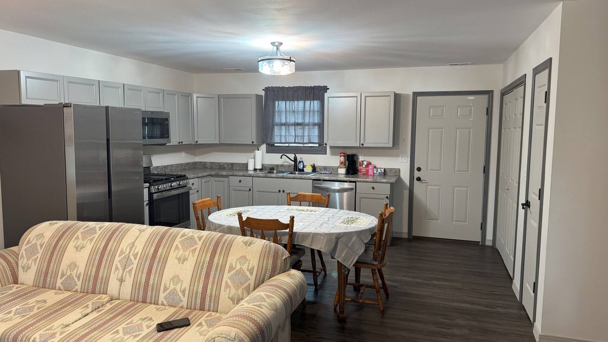 Mansfield House | Charming 2-bedroom duplex with WiFi, AC in marvelous Mansfield