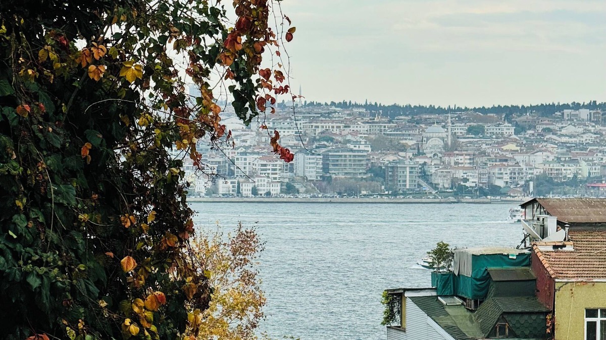 Gumussuyu Mahallesi Apartment | Charming 2 bedroom duplex with Bosphorus view in central Istanbul