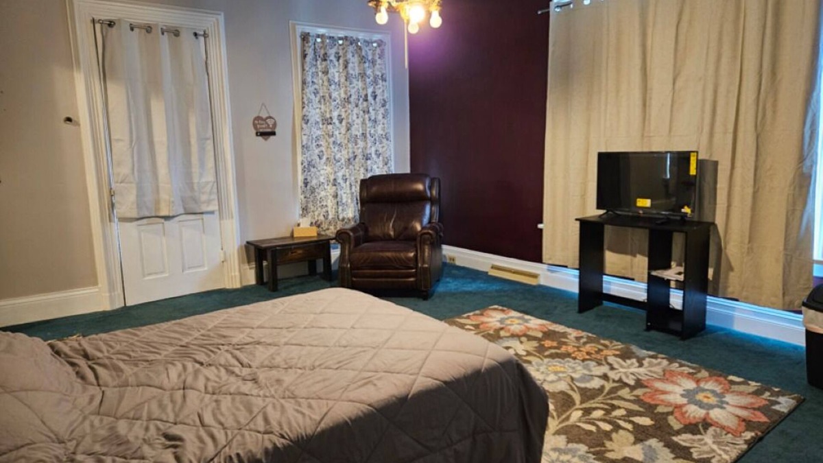 Girard Apartment | Charming 2-bedroom efficiency apartment with WiFi, AC in welcoming Girard PA.