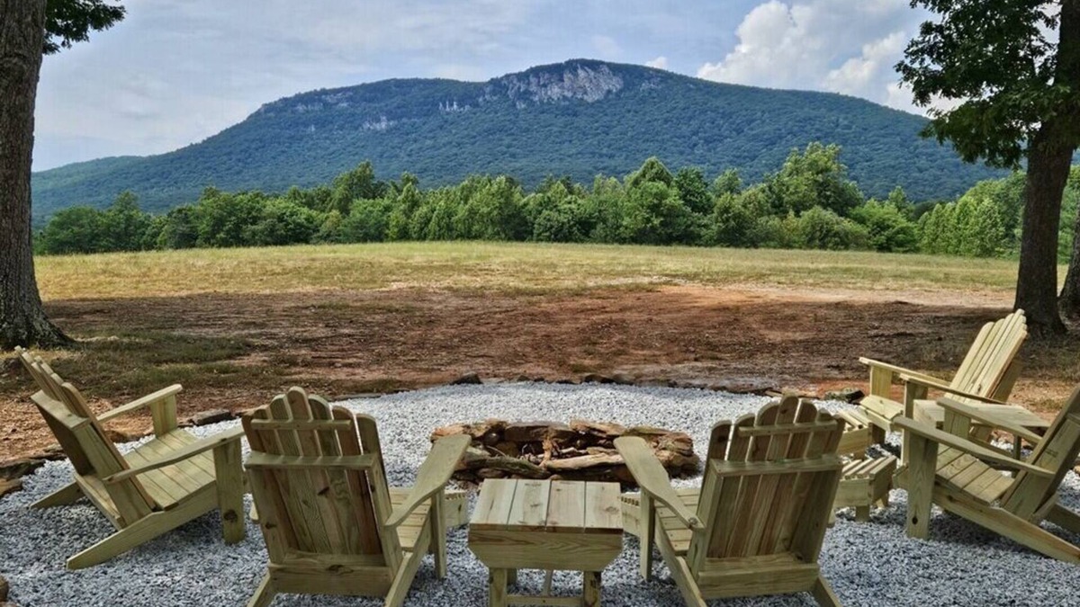 King Other | Charming 2-bedroom farmhouse with an awesome view minutes from Hanging Rock