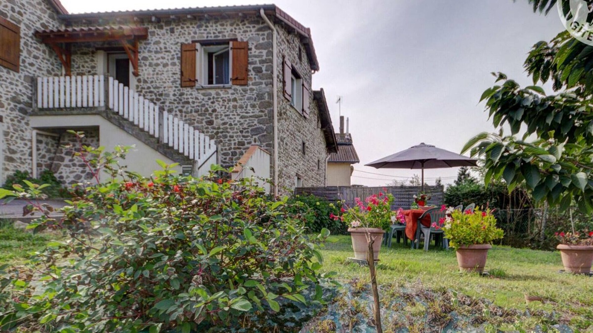 Saint-Heand Cottage | Charming 2-Bedroom Cottage with Private Garden and Terrace, Near Saint-Étienne