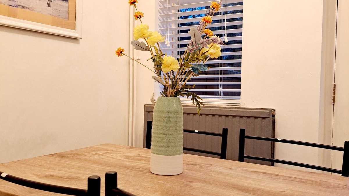 Leeds House | Charming 2-bedroom house in enchanting Belle Isle with free WiFi
