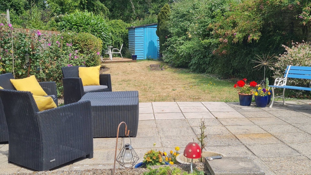 Newport Apartment | Charming 2-Bedroom Cottage with Garden, Conservatory & Castle Views – Near Newport
