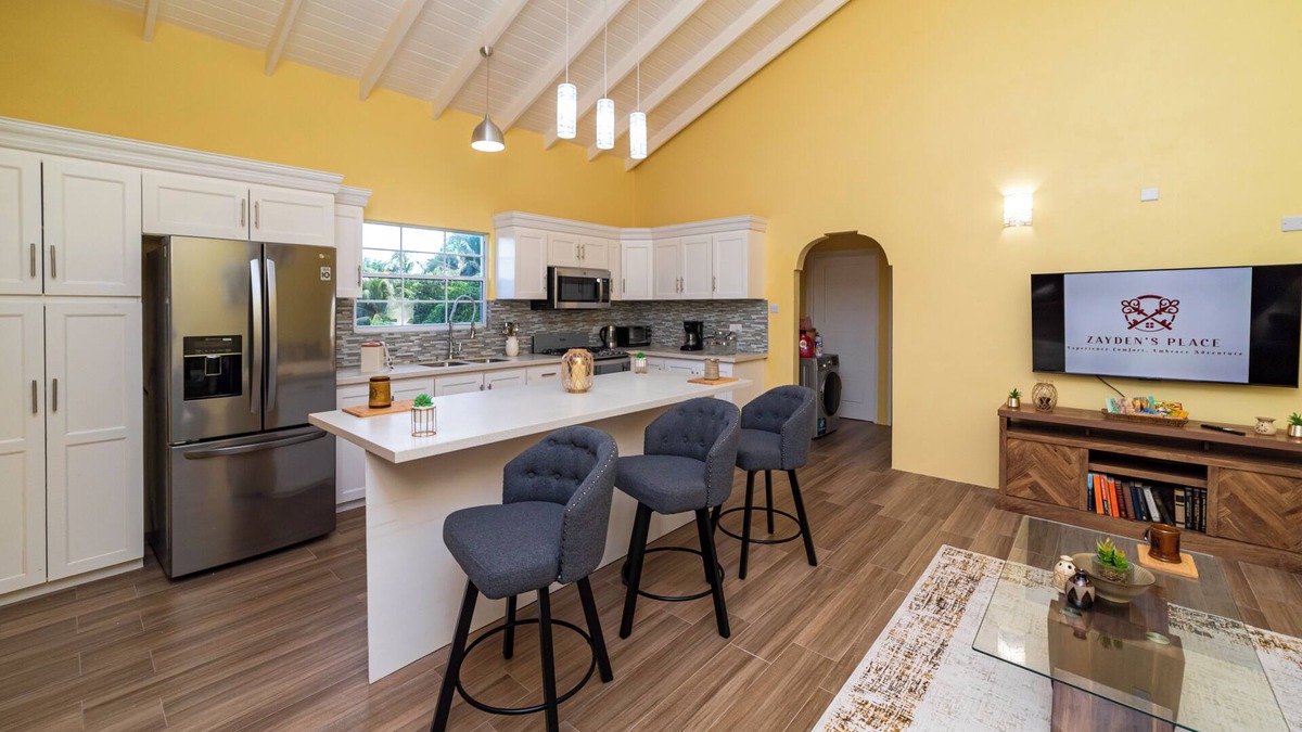 The Lime Apartment | Charming 2-bedroom apartment with WiFi, AC in The Lime