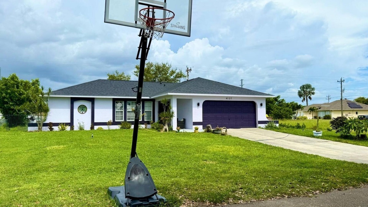 Pelican House | Charming 2-bedroom house in Cape Coral