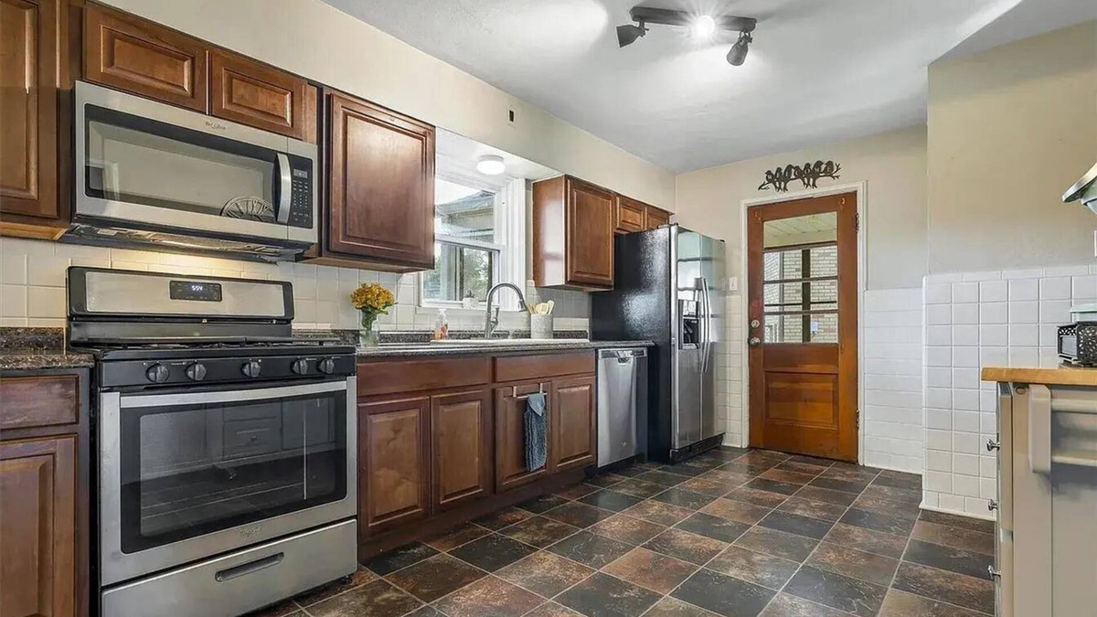 Florissant House | Charming 2-bedroom house in lovely Florissant with AC, has lots of light.