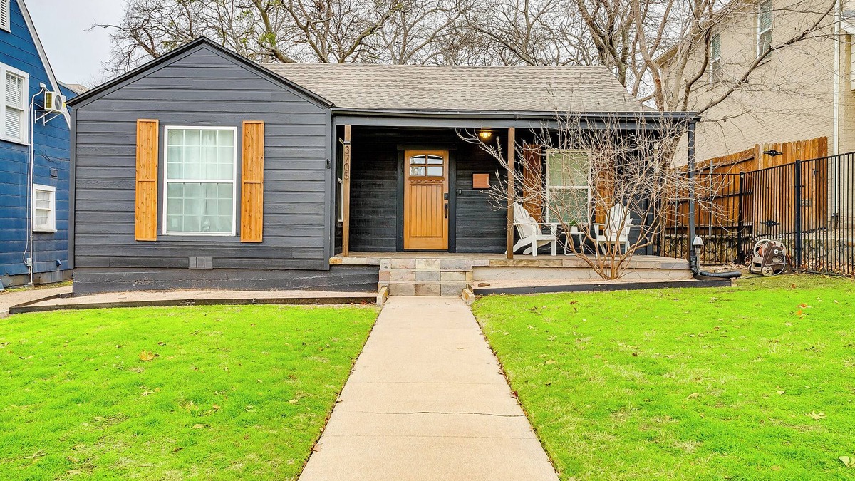 Fort Worth Cultural District House | Charming 2-bedroom house in amazing Fort Worth with WiFi, AC, King Bed
