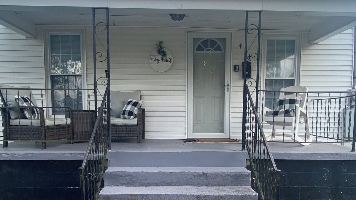 Greensburg House | Charming 2-bedroom house with WiFi, AC in welcoming Greensburg.