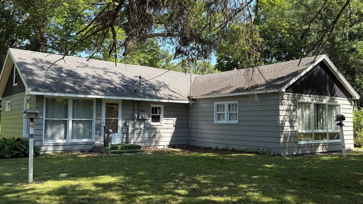 Hackensack House | Charming 2-bedroom home in Hackensack. Enjoy during the summer and winter.