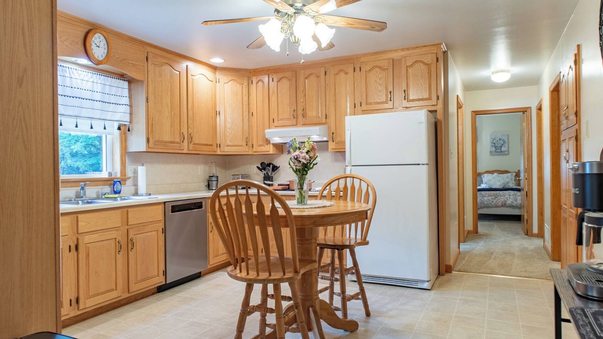 Hagerstown House | Charming 2-bedroom house with peaceful front porch and game room in Hagerstown
