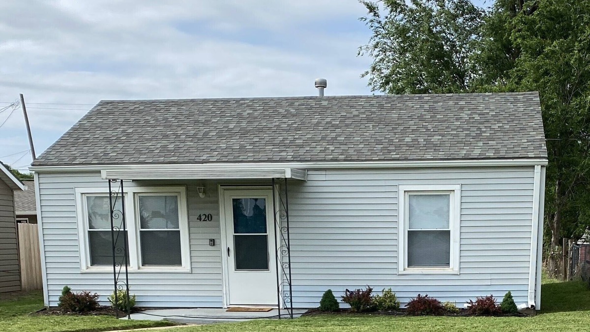 Hutchinson House | Charming 2-bedroom house in Hutchinson with WiFi and AC