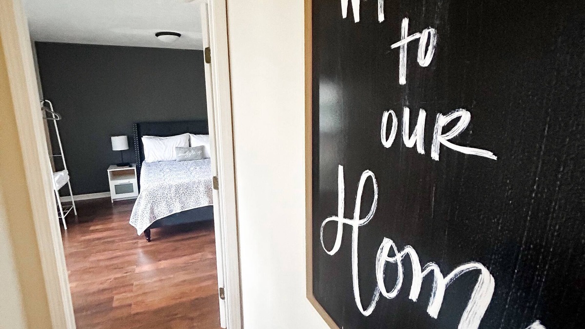 Beechmont House | Charming 2-Bedroom Home in Louisville. Close to Expo, Churchill, & Downtown.