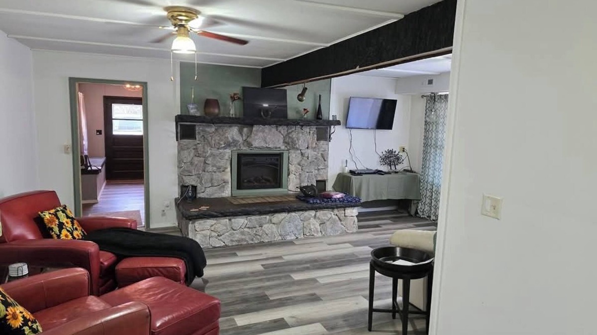 New Lisbon House | Charming 2-bedroom house near Castle Rock Lake
