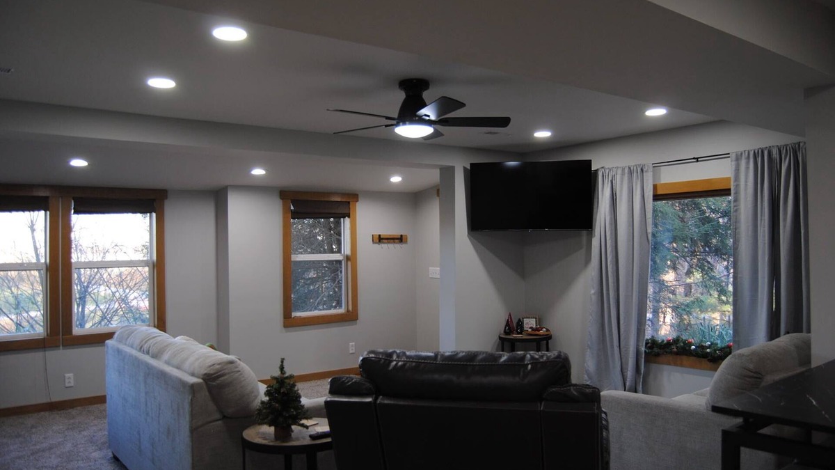 Portsmouth House | Charming 2-bedroom house in welcoming Portsmouth with WiFi, AC
