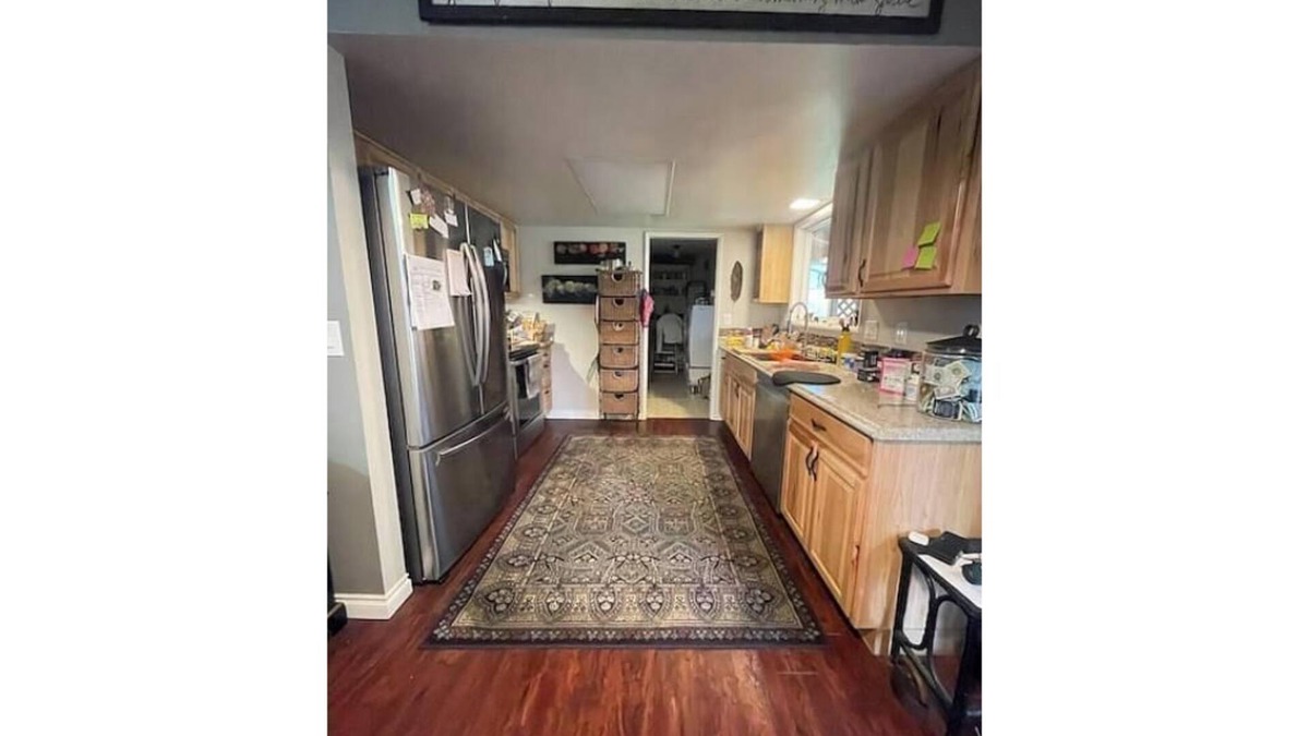 Chenoweth House | Charming 2-bedroom house with a view, attached garage and all the amenities.