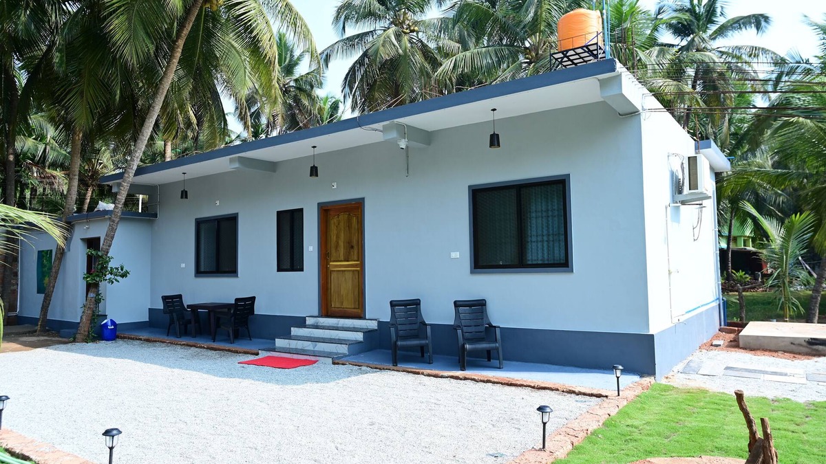Honavar House | Charming 2-bedroom house with WiFi, AC in peaceful Kasarkoda, Honnavar