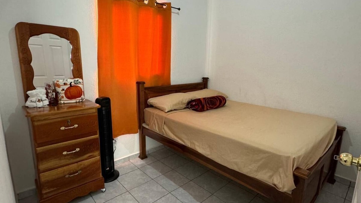 Isla Conchagaita House | Charming 2-bedroom house with AC, WiFi + everything else you need in San Miguel