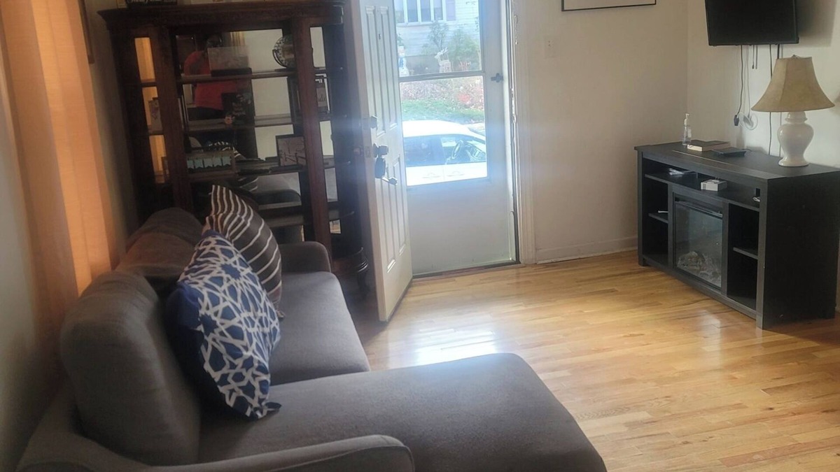 Clementon House | Charming 2-bedroom house with AC, WiFi in Clementon NJ