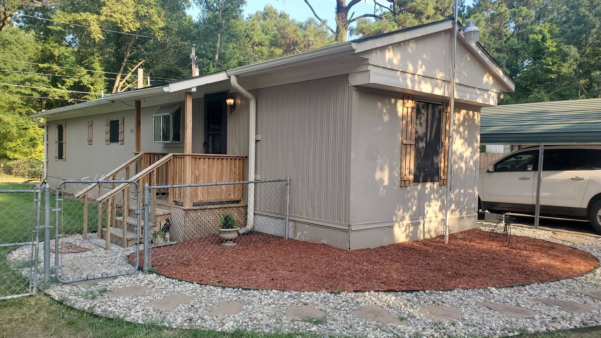 Greenwood House | Charming 2-bedroom house with plenty of room for family and friends.