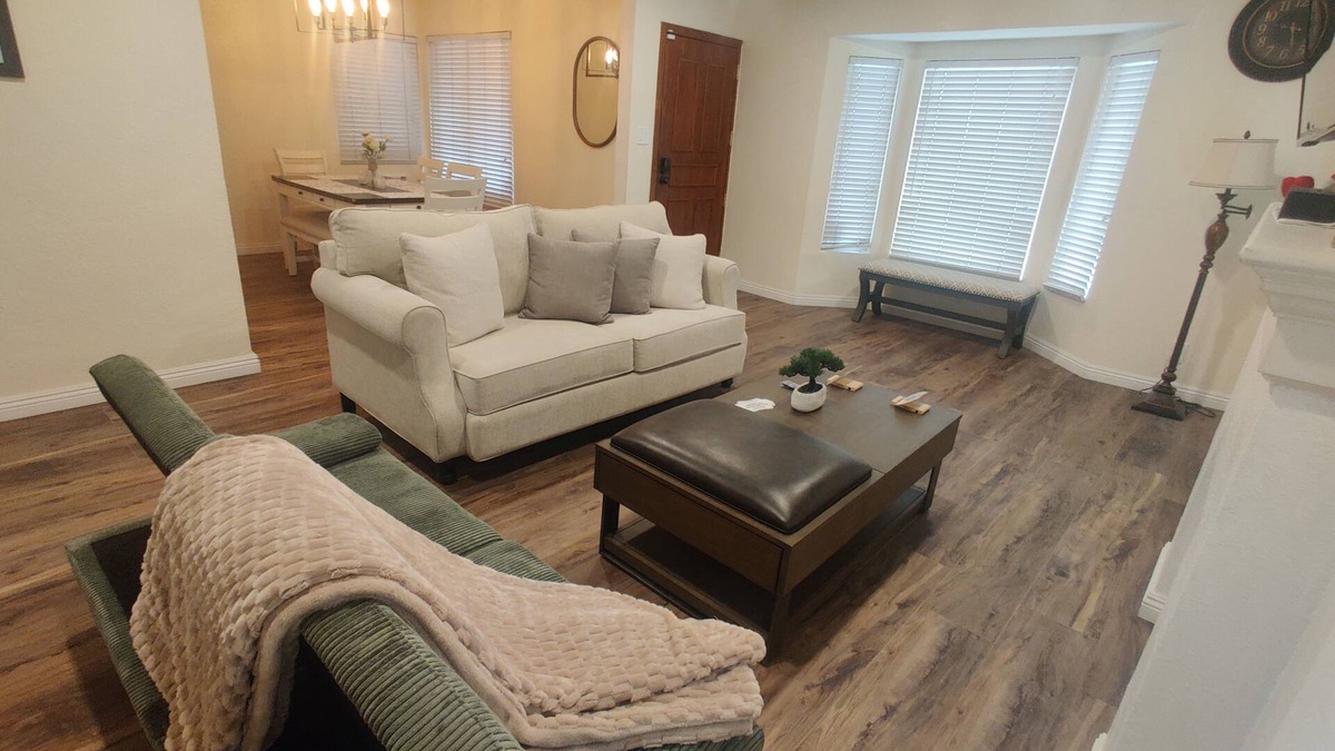 Los Angeles House | Charming 2-bedroom house with WiFi, AC in wonderful Inglewood near SOFI
